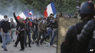 Demonstrators clash with riot police in Paris. Photo: 26 May 2013